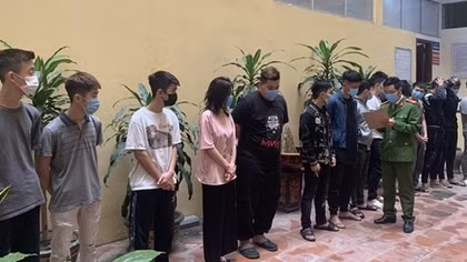 Nhờ người yêu mang dao đi giải quyết mâu thuẫn trên mạng 