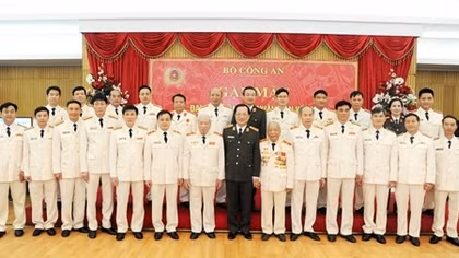 Những bông hoa tươi thắm trong vườn hoa thi đua Vì an ninh Tổ quốc