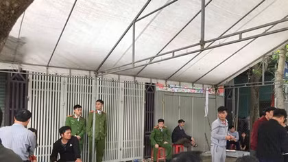 Đối tượng nghi “ngáo đá” sát hại bố đẻ, làm bị thương mẹ và em gái