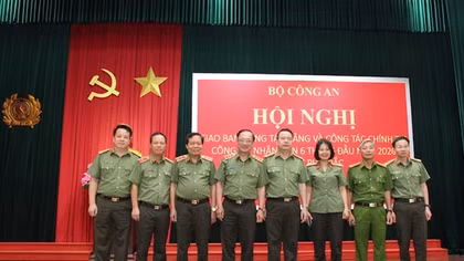 Chú trọng tuyên truyền các tấm gương điển hình trong CAND 75 năm qua