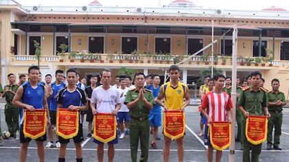 Tiểu đoàn CSBV vận chuyển hàng đặc biệt thi đấu bóng chuyền chào mừng 19-8