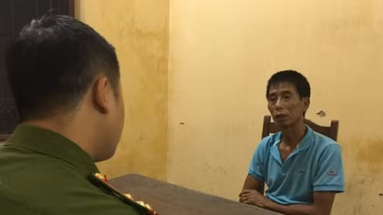 Nhặt được chìa khoá nhà hàng xóm, nửa năm sau sang trộm