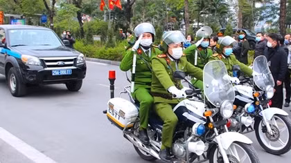 Quận Đống Đa ra quân Năm ATGT 2021 và cấp căn cước công dân lưu động