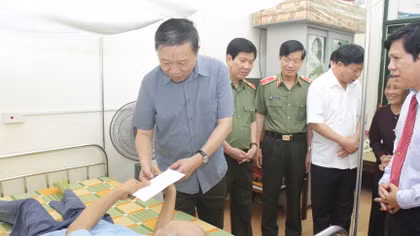 Bộ trưởng Tô Lâm tri ân các thương binh nặng ở Thuận Thành, Bắc Ninh