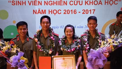 Học viện ANND trao giải cuộc thi sinh viên nghiên cứu khoa học