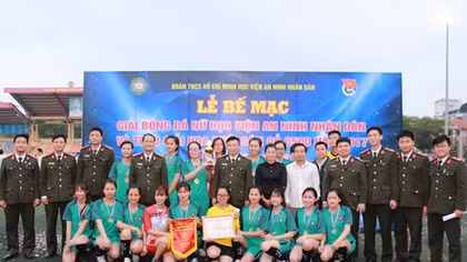Đội tuyển Chuyên khoa 5 đoạt Cup vô địch Giải bóng đá nữ Học viện ANND