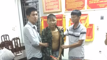 Khống chế trùm ma tuý đặc biệt nguy hiểm trong 5 phút cắt tóc