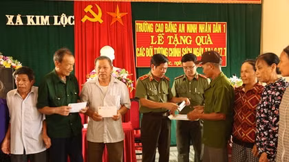 Cao đẳng ANND I tổ chức hành trình tri ân những người anh hùng tại 4 tỉnh miền Trung