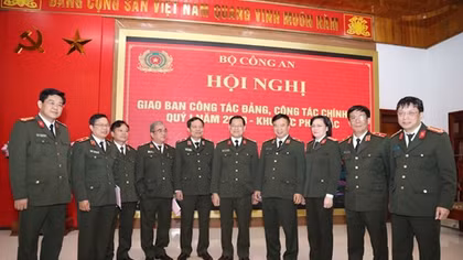 Đổi mới phương thức lãnh đạo, lề lối làm việc theo hướng dân chủ, sâu sát cơ sở