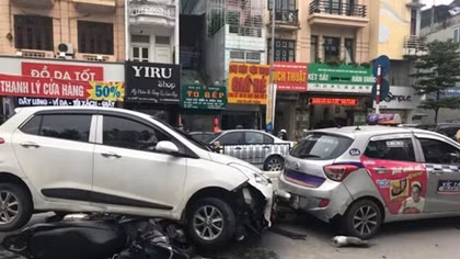Tai nạn liên hoàn trên phố Tôn Đức Thắng, ít nhất 3 người bị thương