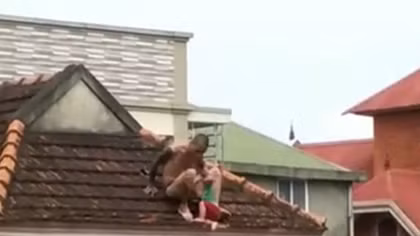 Đối tượng ngáo đá ném con trai 1 tuổi từ mái nhà xuống đất