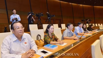Quốc hội nhất trí không quảng cáo rượu bia trên tivi từ 18-21 giờ