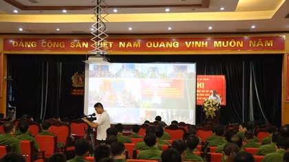 Quán triệt các Nghị quyết của Đảng và Bộ Chính trị trong Đảng uỷ Bộ Tư lệnh CSCĐ
