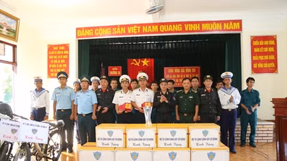 Bộ Tư lệnh CSCĐ về nguồn tại quần đảo Trường Sa và Nhà dàn DK1