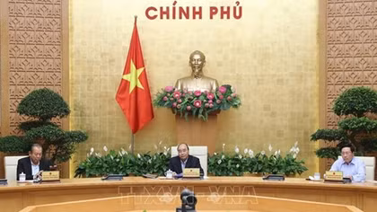 Đóng cửa các dịch vụ không cần thiết để hạn chế lây nhiễm COVID-19