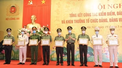 Kiểm điểm, đánh giá đúng để làm cho tổ chức đảng "trong hơn, mạnh hơn"