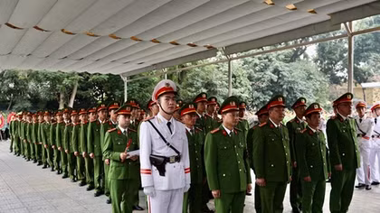 Đồng đội nghẹn ngào tiễn đưa hai người con của Trung đoàn CSCĐ Thủ đô