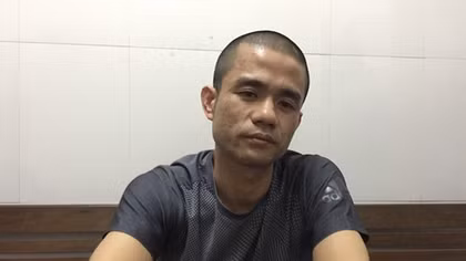 Khởi tố đối tượng ôm lựu đạn cố thủ ở TP Vinh