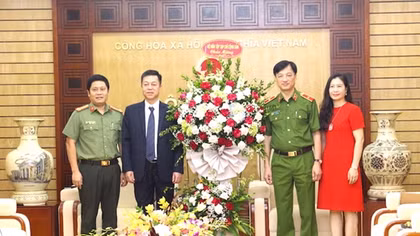 Các Đoàn chúc mừng Bộ Công an nhân kỷ niệm 75 năm Ngày truyền thống CAND