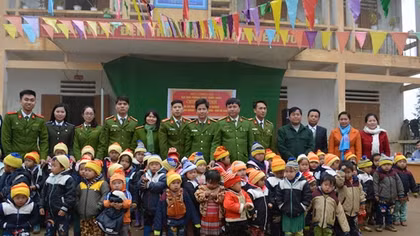 Đại học PCCC mang Tết yêu thương đến với đồng bào Sủng Cháng