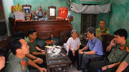 Công an các đơn vị, địa phương tri ân các gia đình chính sách