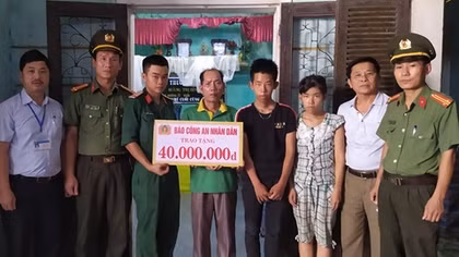 Báo CAND trao tặng 40 triệu đồng cho gia đình có hoàn cảnh khó khăn tại Nghệ An
