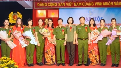 Xây dựng Hội Phụ nữ Cảnh sát bảo vệ mục tiêu vững mạnh, đoàn kết