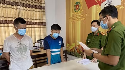Siêu lợi nhuận từ việc “kinh doanh” giấy tờ, tài liệu giả