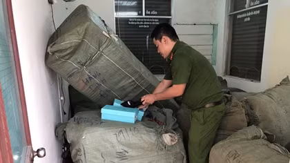  8 tấn hàng không hóa đơn chứng từ trên tàu SE19 vào Đà Nẵng