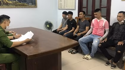 Con nghiện bán ma tuý dởm bị "khách hàng" cướp, đánh hội đồng