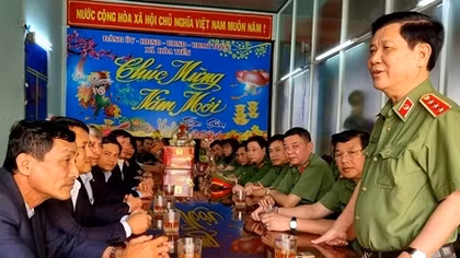 Thứ trưởng Nguyễn Văn Sơn thăm và làm việc tại xã Hòa Tiến