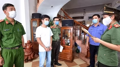 Thêm 4 giám đốc doanh nghiệp bị bắt vì giúp chuyên gia “rởm” nhập cảnh trái phép