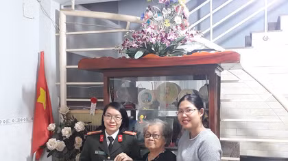 Tiếp nhận nhiều kỷ vật do nữ Anh hùng Ngô Thị Huệ trao tặng 