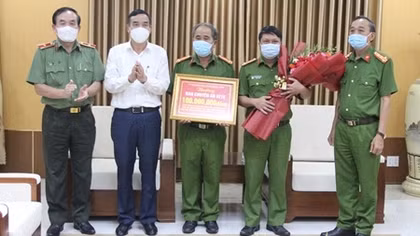 Thưởng 100 triệu đồng đơn vị triệt phá nhóm cho vay lãi nặng đến từ Hà Nội