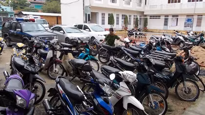 Nhóm thanh thiếu niên 9X, 0X “đá” hàng chục “xế nổ”