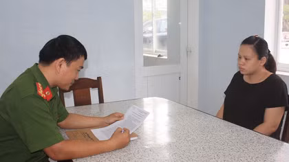Nữ cán bộ dởm bán 1 lô đất khống cho 9 người