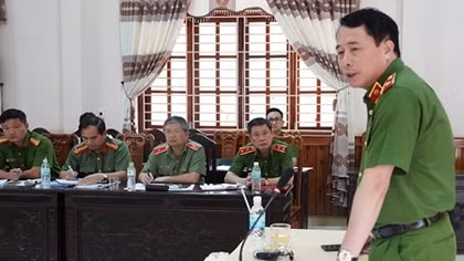 Triển khai công tác ứng phó với bão số 10 tại miền Trung
