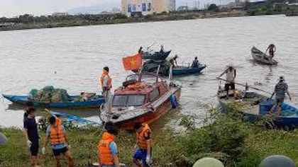 Truy tìm tung tích tử thi trôi trên sông Hàn