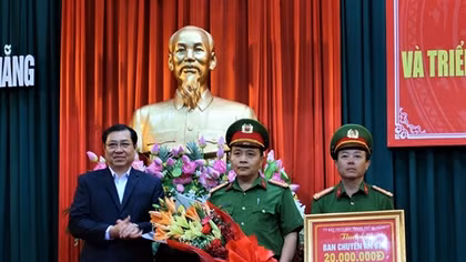 Khen thưởng Ban chuyên án phá vụ cướp tại cửa hàng Viettel