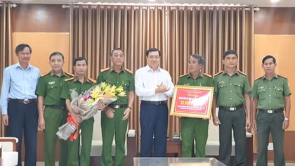 Khen thưởng đơn vị làm rõ vụ nhóm người Trung Quốc dụ thiếu nữ livestream cảnh sex