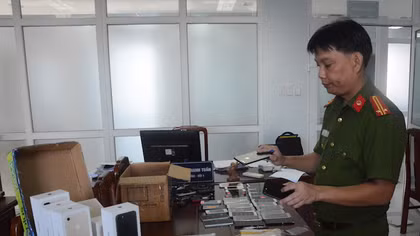 Công an Đà Nẵng bắt lô Iphone lậu trị giá 700 triệu đồng