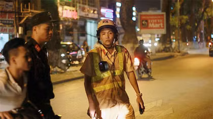 141 Hà Nội đeo camera giám sát trên ngực
