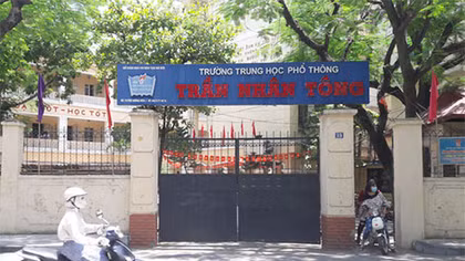 Kiểm điểm giáo viên "phản ứng" việc tuyển dụng đặc cách vợ phi công Trần Quang Khải 