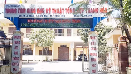 Hạ mức kỷ luật đối với 8 học sinh xúc phạm thầy cô trên facebook