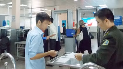 Thêm một trường hợp bị cấm bay vì dùng giấy tờ giả