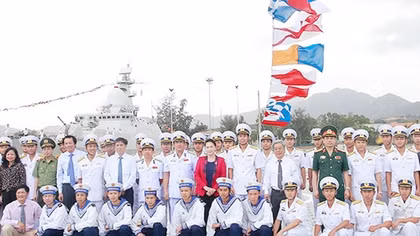 Chủ tịch Quốc hội Nguyễn Thị Kim Ngân thăm các đơn vị Hải quân