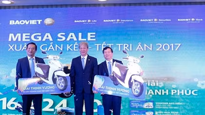 70 khách hàng đầu tiên nhận giải thưởng chương trình “Xuân gắn kết – Tết tri ân” 2017