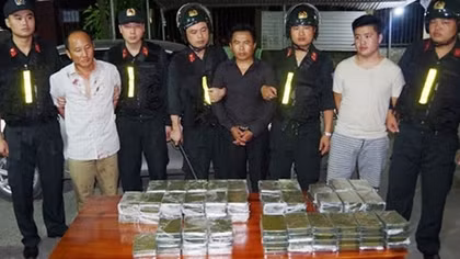 Bắt 5 đối tượng vận chuyển 120 bánh heroin từ Lào vào Việt Nam