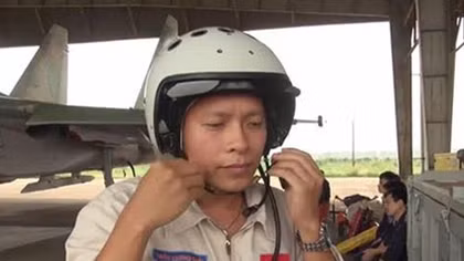 Thăng quân hàm Đại tá cho phi công Trần Quang Khải