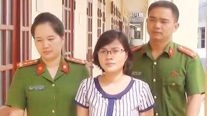 Bán 1 xe ô tô cho nhiều người bằng giấy tờ giả